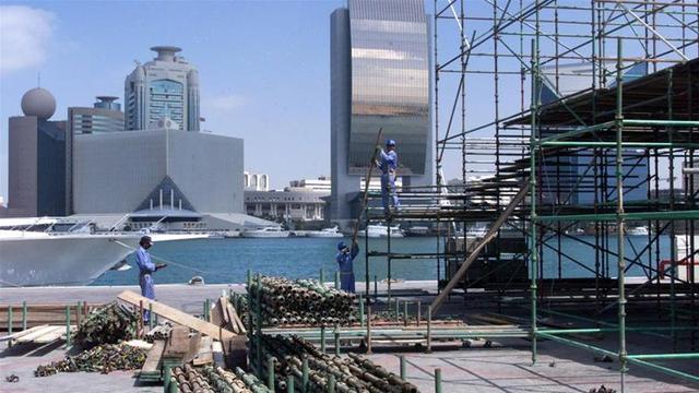 滞留英国人口_英国货车滞留图片
