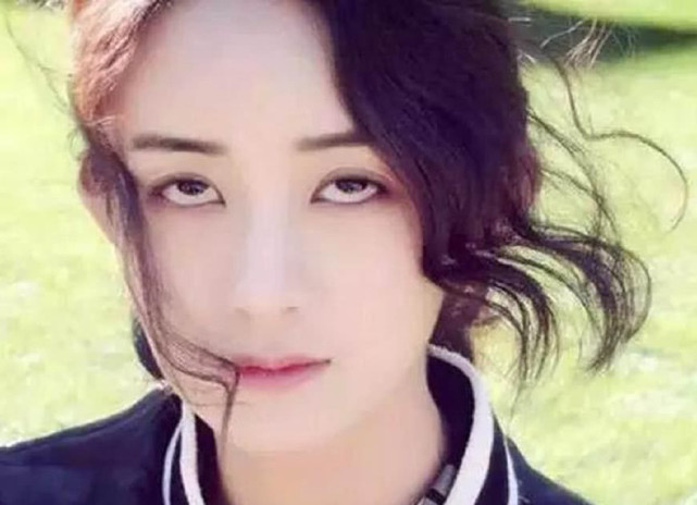明星花式翻白眼:赵丽颖可爱,热巴呆萌,baby你矜持点!