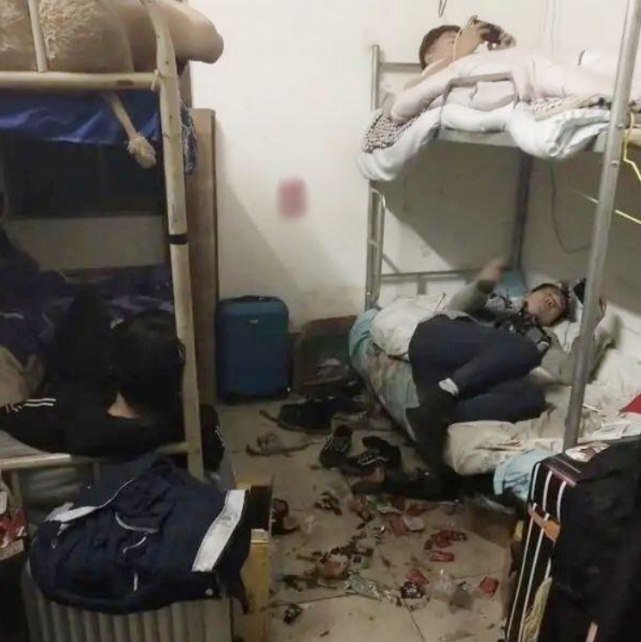 深圳工厂集体宿舍太难受,每个宿舍12个人,臭虫杀不净!