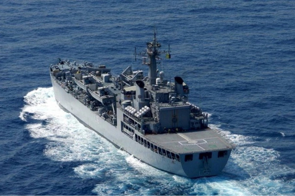 这样印度海军出动了4艘大型军舰,分别向马尔代夫和阿联酋派出两艘撤侨