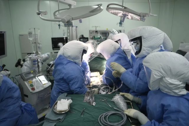 用了62天ECMO的武汉新冠肺炎患者换肺成功