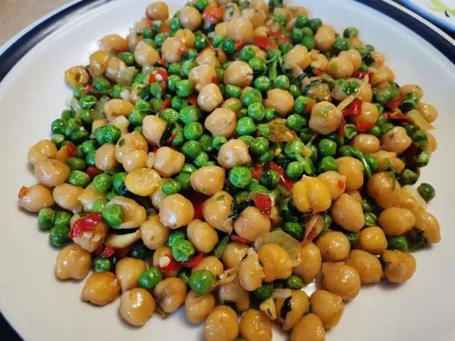 4,鹰嘴豆炒青豌豆