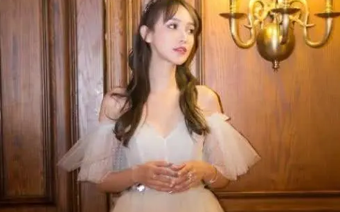 14岁被妈妈带去整容，为了流行脸型，表示还会继续