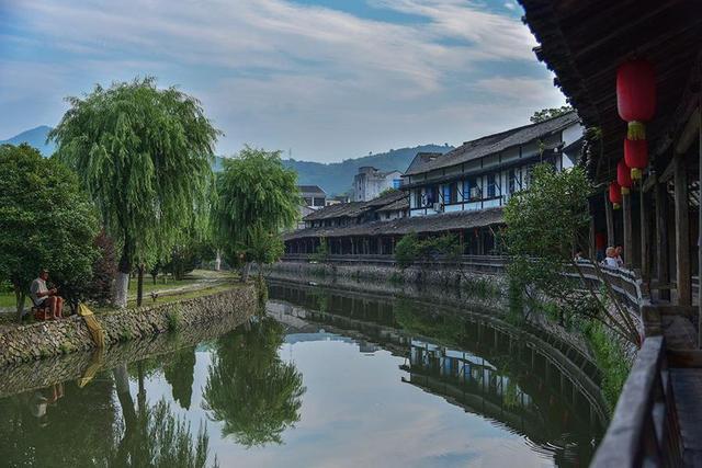 温州一小镇有三大出名景点,其中一处叫狮子岩,还有两处叫啥?