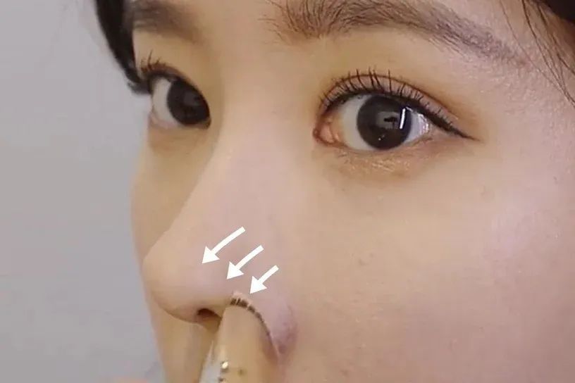 眼周瑕疵隐藏术！卡粉、黑眼圈通通消失不见