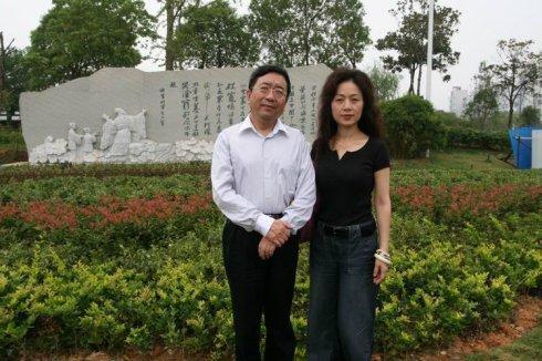 余秋雨和妻子苦恋14年为何转身娶了小16岁的马兰