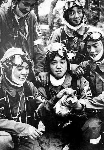 揭秘二战太平洋战争中的日军飞行员敢死队:神风突击队