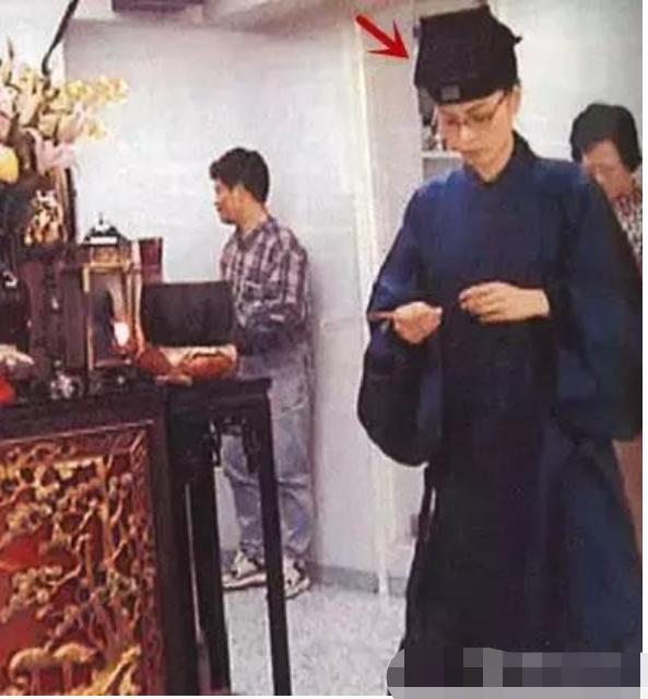 因没钱抛弃150亿影帝吴京的港姐樊亦敏,现以卖鱼为生?