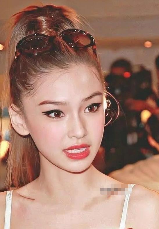 angelababy旧照,angelababy模特旧照 angelababy旧照再曝光,罕见清纯不敢认,锁骨可以养鱼