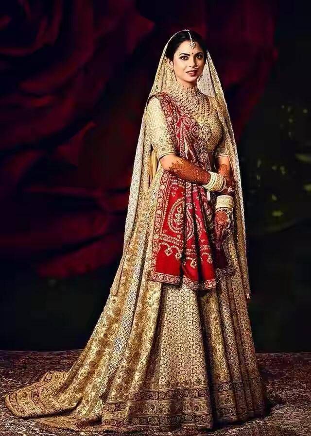 印度首富嫁女太"壕"!新娘披金戴银宛如公主,斥资7亿花