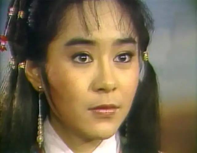 1978年赵雅芝主演 赵雅芝版的周芷若巧目盼兮,美的让人无法忽视.