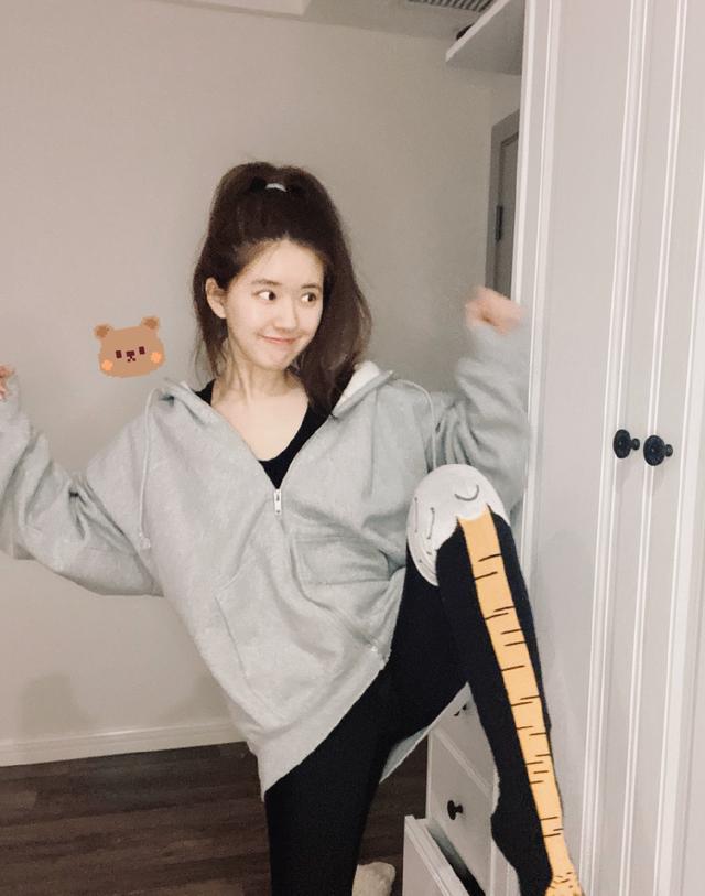 新生代小花赵露思,时尚力爆棚,甜美风与性感风都可以轻松驾驭