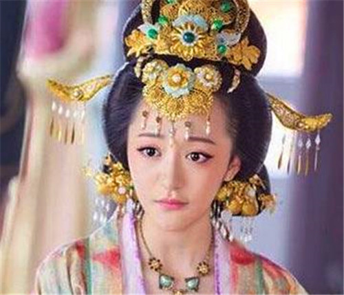 她爷爷是唐朝名将郭子仪,而母亲是唐代宗李豫的第四个女儿升平公主,德