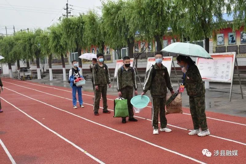 下面就跟随小编 去现场看看吧 涉县第五中学 涉县第五中学的 学生们
