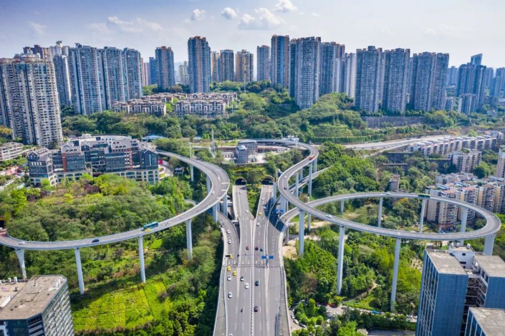 苏家坝立交桥是全国城市最高的匝道桥,高72米,它采用螺旋形展线方式