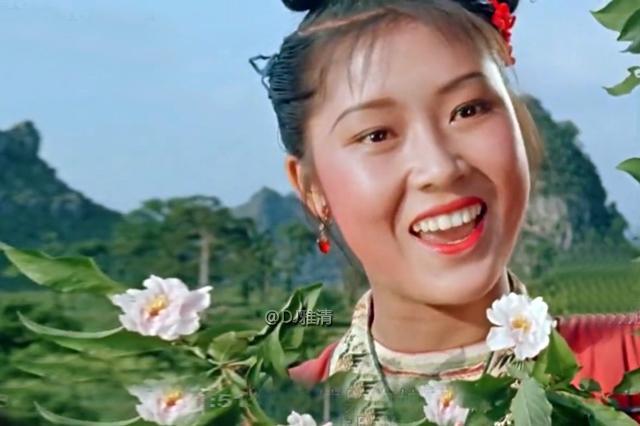 《刘三姐》中美丽的她,镜头多过刘世龙,和黄婉秋并称两枝花,如今何在?