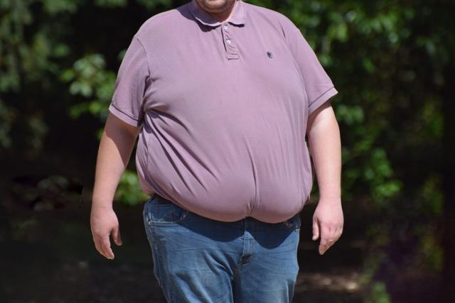 牛津教授敦促英国人乘机减肥:肥胖人群染新冠死亡率比