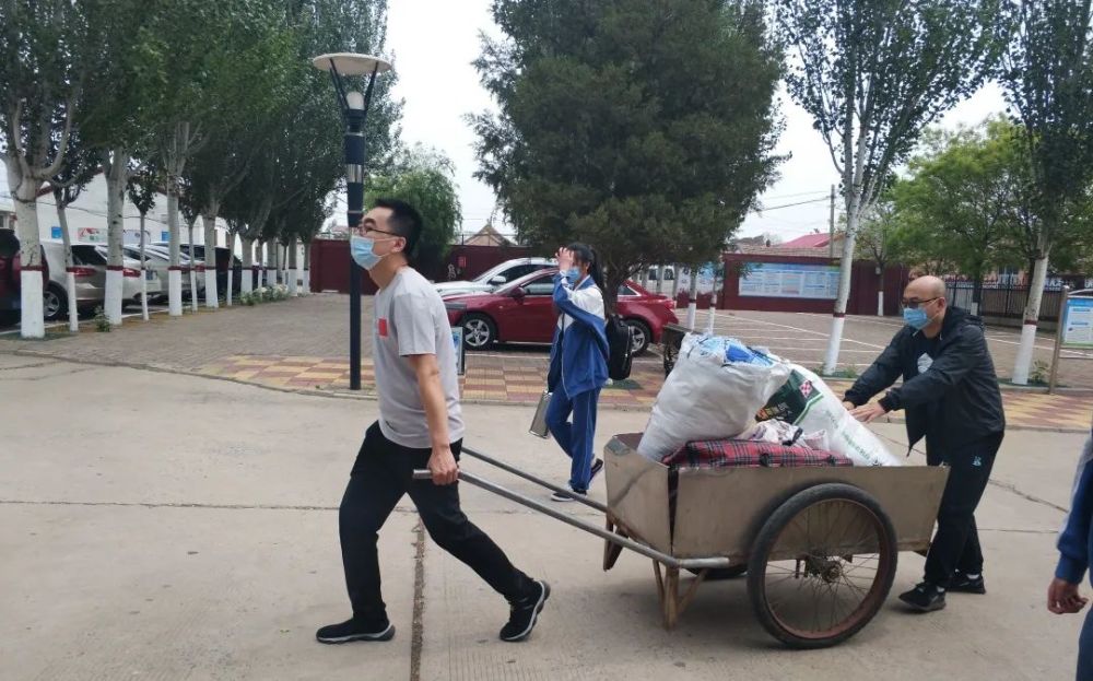 怀来县初中学校毕业年级和职教中心毕业年级如期开学