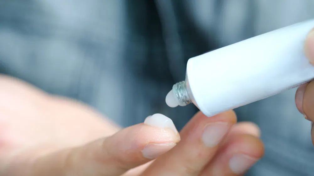 治疗痘痘，有效的外用药有哪些，要注意什么？