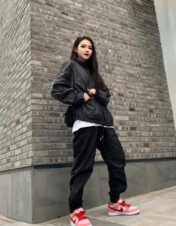 Nike又开始搞事情啦，公主风格的运动鞋也未免太好看了！