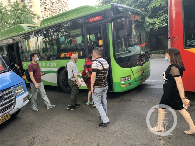 重庆客流量600万人次 城市交通复苏近80%
