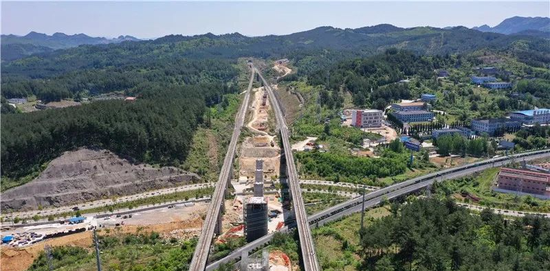 贵州省龙里县gdp排第几名_云南曲靖,四川绵阳与贵州毕节,谁是西南地区的黑马城市(2)