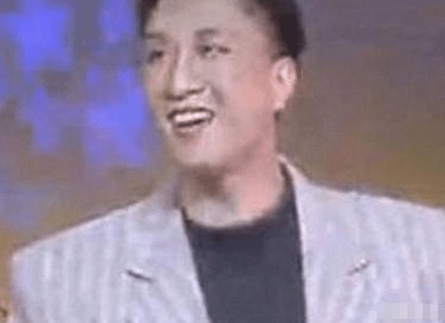 孙红雷20岁旧照火啦!本以为没啥亮点,看完:撞脸黄景瑜