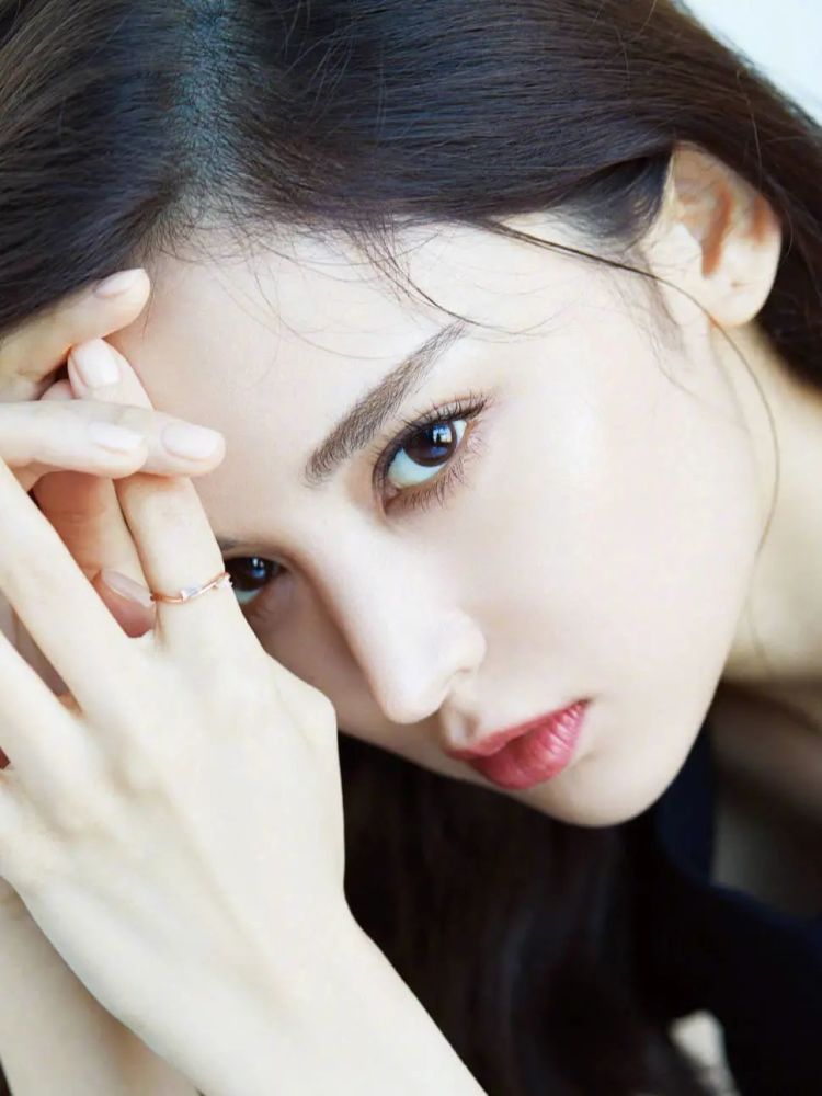 论双眼皮大法的重要性，看这几位女明星就知道了！