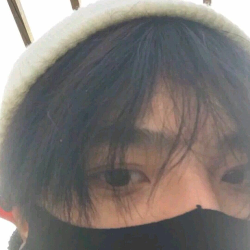 高冷男生头像:后来我才明白,凡事留点空隙,才会持之以恒!