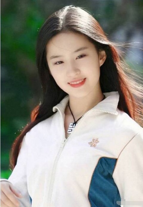 刘亦菲运动装旧照被疯传,完美诠释青春美少女,看到发量:我酸了!