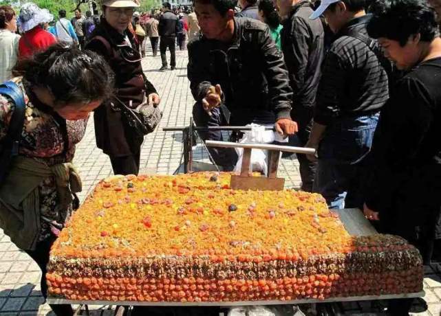 为什么大街上卖新疆切糕的人,现在都不见了?今天可算知道了