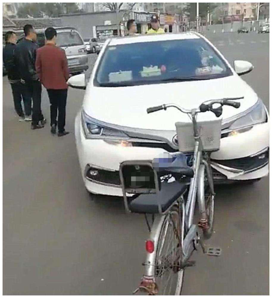 又一"纸糊车"露出马脚,车皮比纸还要薄,厂商:这是吸能