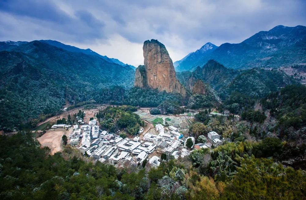 上午:丽水街,苍坡古村 下午:游览石桅岩景区(石桅岩,小三峡,水仙洞