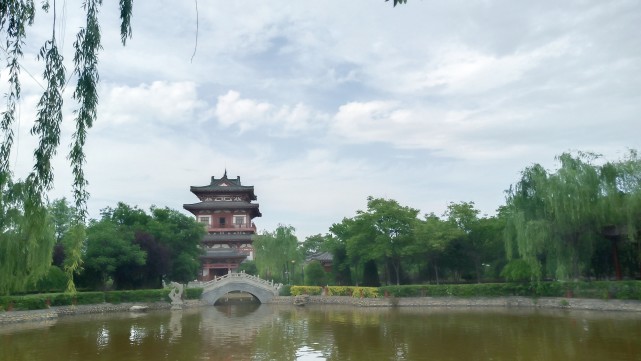 公园位于高陵区东南,2013年9月建设完成开园,是集休闲娱乐,观光旅游