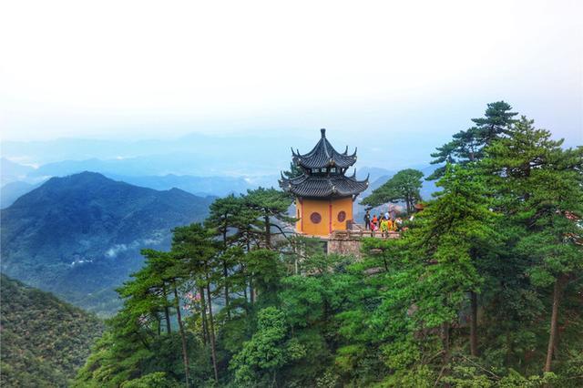 九华山最高寺院在海拔1300多米的山峰上,来九华不上天台就等于白来