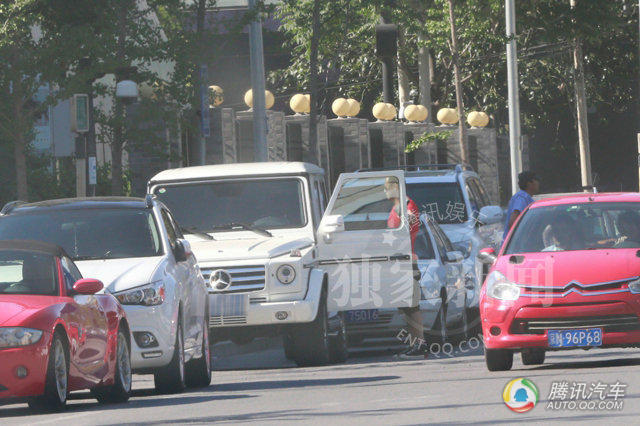 猜有啥车 看杨坤从露宿街头到豪车遍地