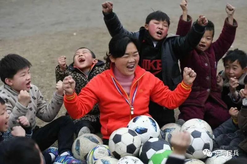 "足球妈妈"王霞