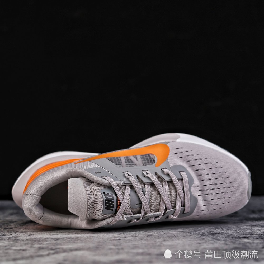 nike air zoom vomero 登月15代缓震跑鞋/碳黑