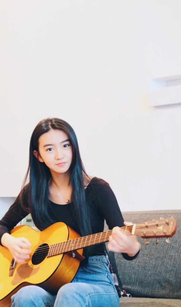 木村光希终于穿对了!长直发配碎花裙温婉少女,不愧顶级星二代 木村光希终于穿对了!长直发配碎花裙温婉少女,不愧顶级星二代