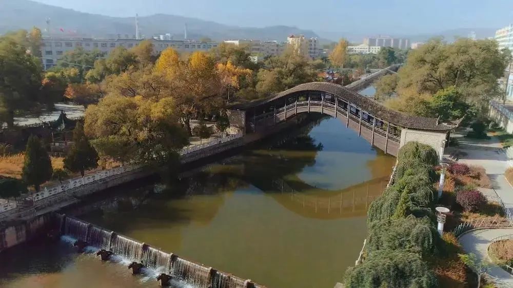 渭源灞陵桥横跨渭河皮影戏生动传神特色美食种类繁多泥塑形神兼备