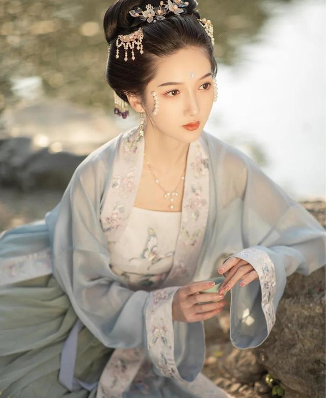 清平乐带火的珍珠妆究竟是什么神仙妆面？不仅汉服，平时也好看！