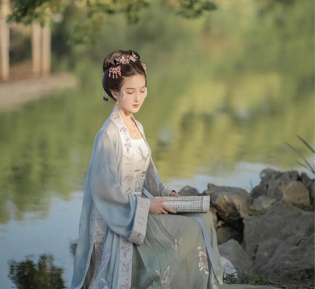 清平乐带火的珍珠妆究竟是什么神仙妆面？不仅汉服，平时也好看！