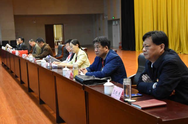 方城县文化广电和旅游局党组书记,局长谭政等在会上进行了典型发言.