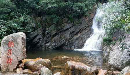 九山顶自然风景区坐落在蓟县下营镇境内,是人们回归大自然的理想场所