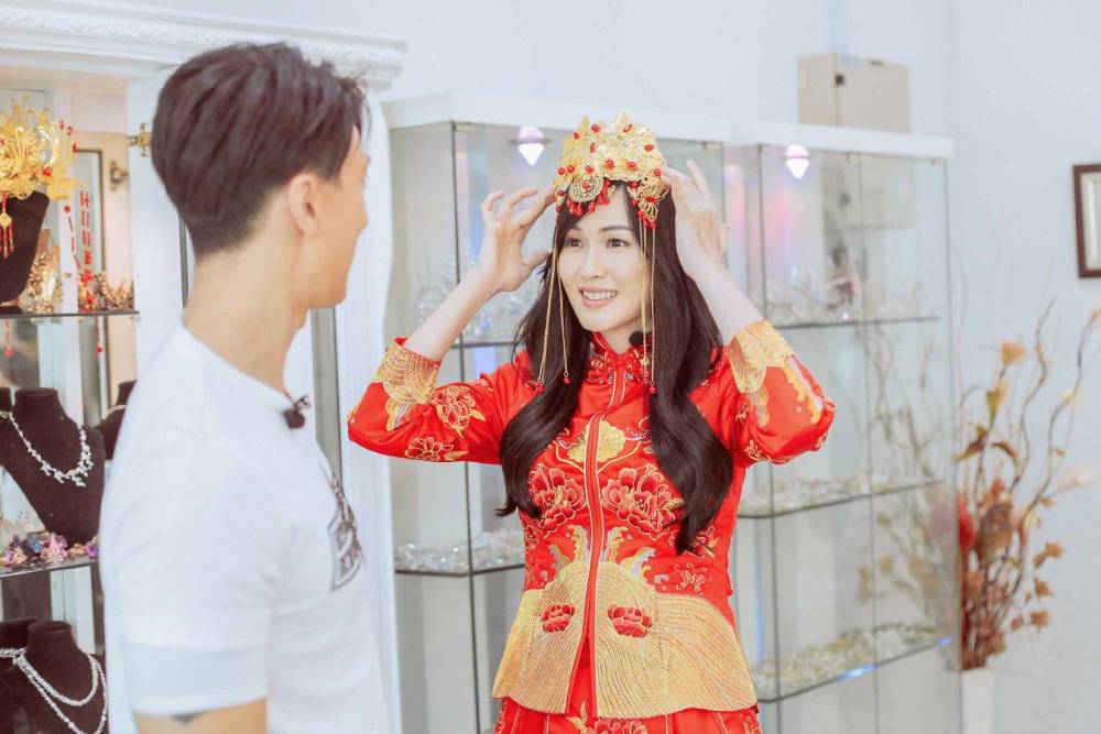 妻子婚纱照_李健妻子孟小蓓婚纱照(3)