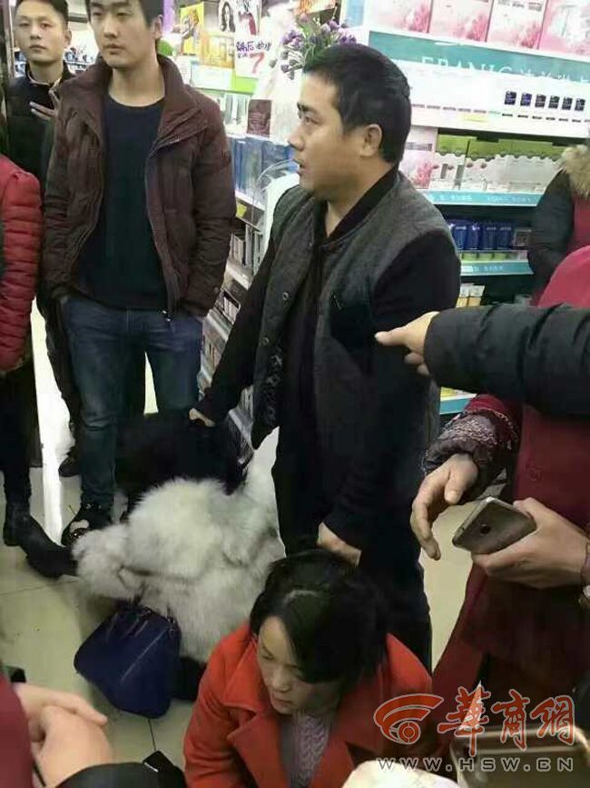 两女子帮走失女童找家长 误被当人贩子殴打【图】