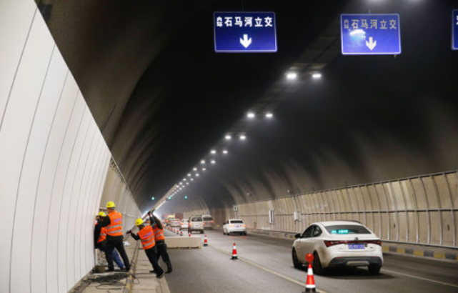 重庆最繁忙的隧道:仅4公里却堵成"堵车胜地",司机听到