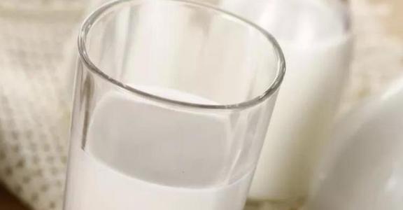 一整夜都很难入睡，喝酒、喝牛奶都不管事？用几个办法让你改善
