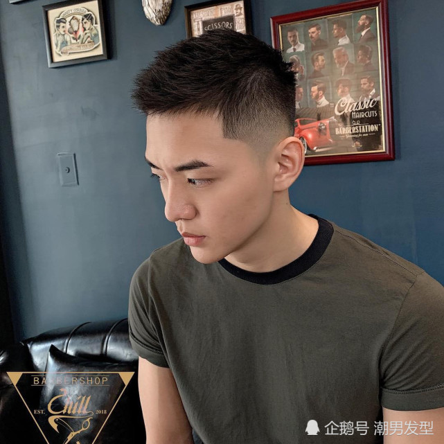 男生夏季不剪"寸头"也很清爽,这几款发型阳光帅气,最