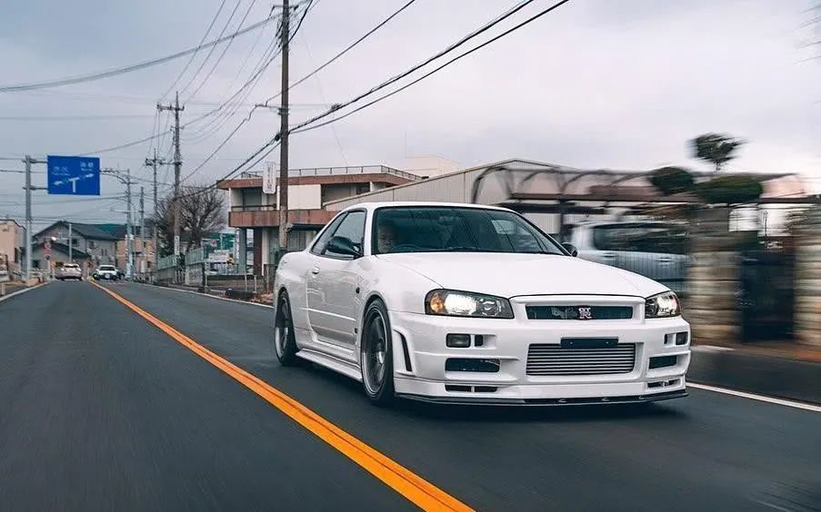 (r34 天际线gtr)